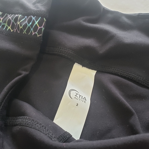 Zyia Black Reflective Serpent Leggings - Picture 4 of 6